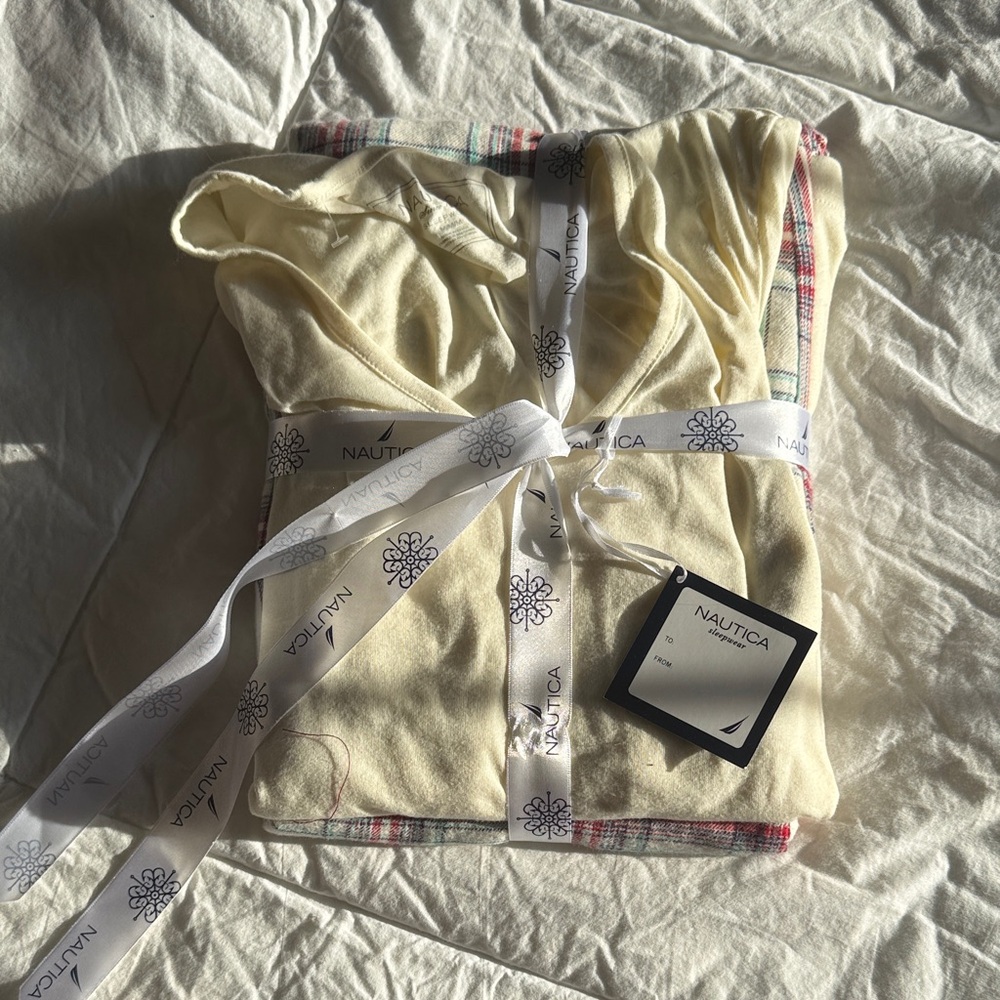 Nautica Women's Cream Sleepwear Set
